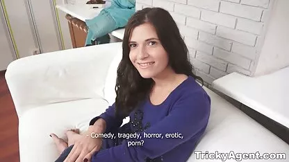 Het roodharige beest hield een rodeo op een hollandse porno tube lid van de man die in bed lag.