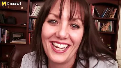 Een man blies de harde pornofilmpjes bedienden naar de dienaar.