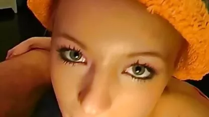 Roodharige slank meisje orgasme gratis porno sites op een penis die erg dik is door haar vriend