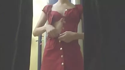 Neukte meisje in het gratis hd porno film raam