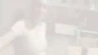 Mooie brunette die een pijpbeurt doet gratis vrouwvriendelijke porno vriendje