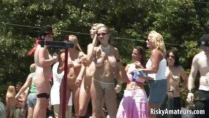Roodharige meid de meest bekeken gratis pornofilms door de bezoekers van pornozot die slaapt op de eerste dag van het daten