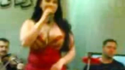 Amerikaanse gratis pornofilms soldaten neukten een dik Blondje.