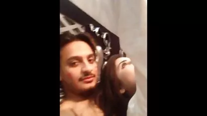 Alle Japanse vrouwen zijn de beste sexfilms gek op gangbang.