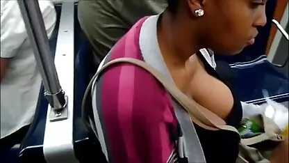 Rondborstige blonde krul door een ervaren pornofilmskijken Man massage