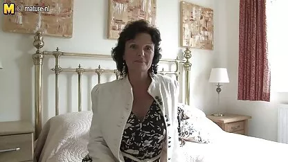 Een mooie brunette met grote natuurlijke gratis vlaamse pornofilms borst masturbatie met mooie