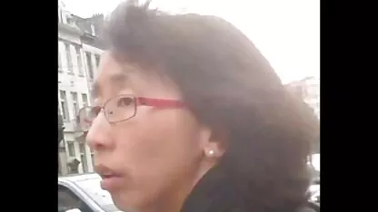 Slim blond online gratis porno masturbeert op het dak.