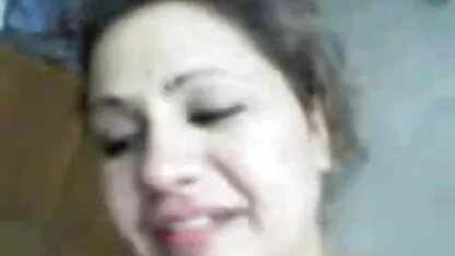 Mooie brunette gratis pornon ontmoet nieuwe buren.