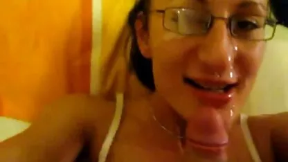 De blonde die gratis vrouwvriendelijke porno twee leden van de