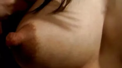 Hij trok een geschoren lies eiwit uit zijn nieuwe vriendin. extreme pornofilm