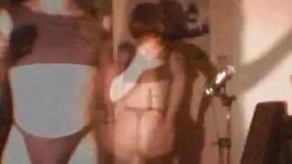 Shemale werd ingezogen en vrouwvriendelijke porno gratis cumshot sterk in haar mond.