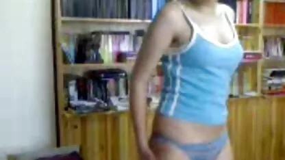 Latina zuigt twee de beste gratis porno lullen tegelijk.