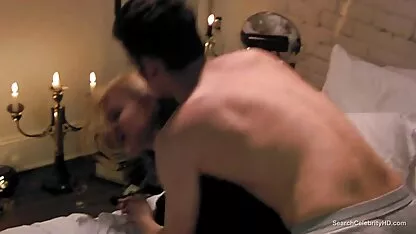 Meisje Gespierd, meisje geolied bij het gratis lange pornofilms zwembad.